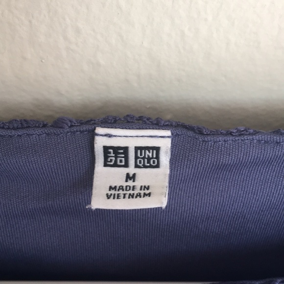 Uniqlo Floral Tops size medium - Picture 7 of 9